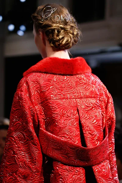 Look 10